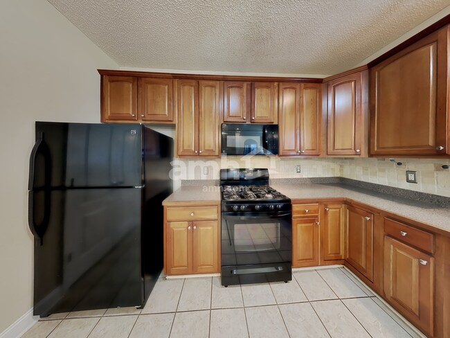 1121 E Shoreview Rd