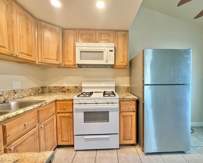 Photo - AVAILABLE NOW!! 2 Bedroom 1 Bathroom apartment in Palm Springs! Unit 03