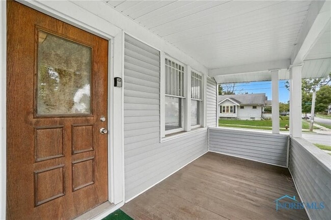 Photo - 3725 Leybourn Ave
