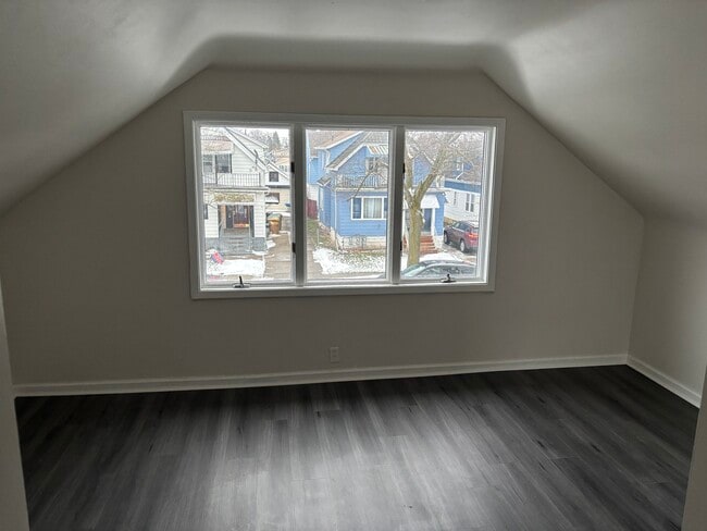 Photo - 70 Ivanhoe Rd