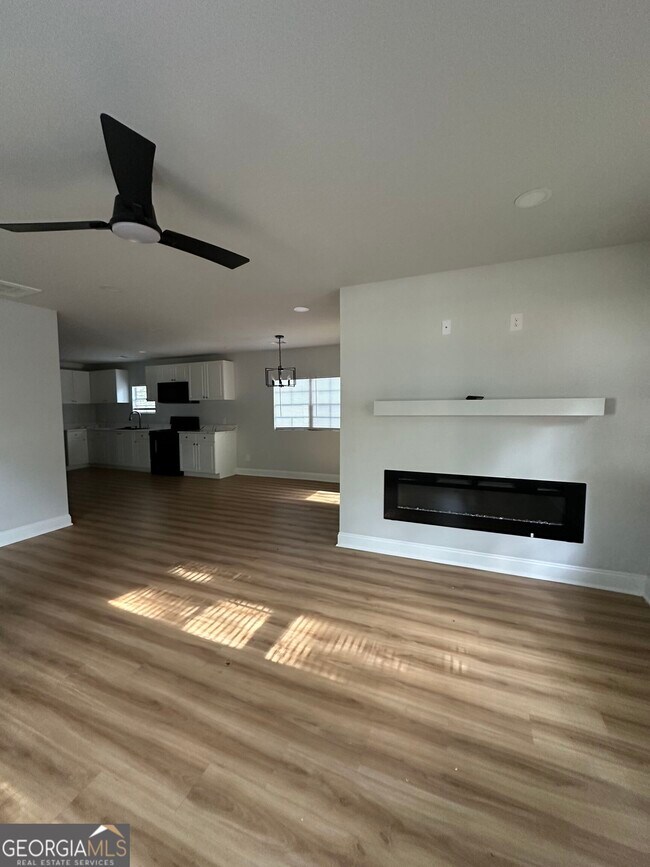 Photo - 1345 Maple St