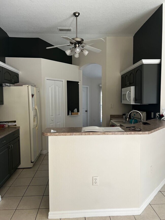 2274 E Fairbanks Dr