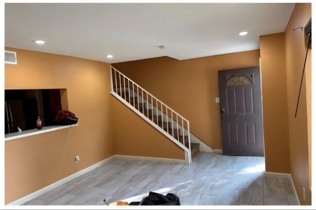 Building Photo - 748 Memorial Mews St Unit A Rental