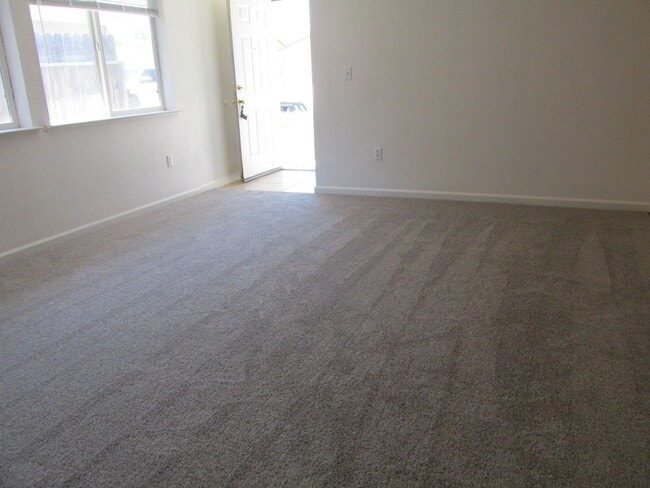 Photo - 555 Howard Ct