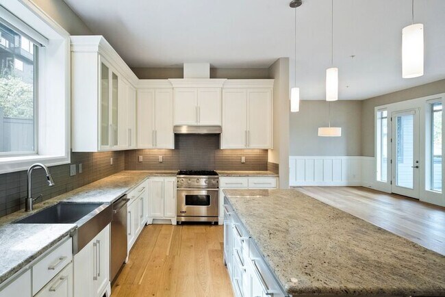 Photo - 307 NW Meridian Ridge Ct