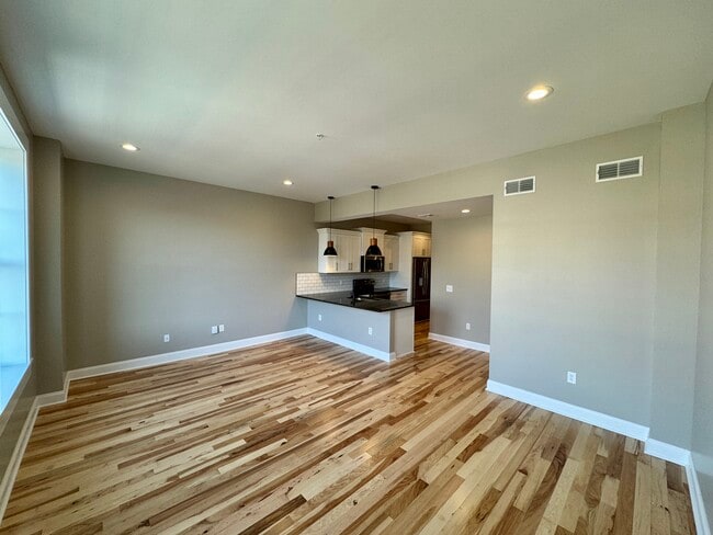 Photo - 116 S Main St Unidad 312