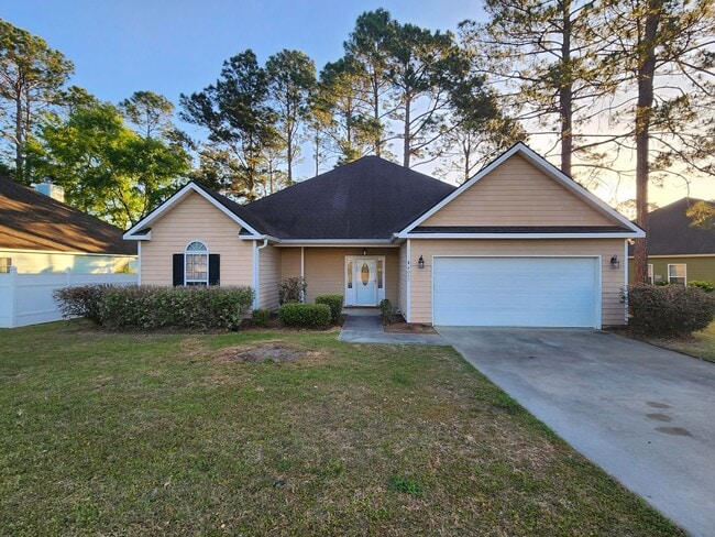 Building Photo - Spacious 4BR Home with Fireplace, Screened Porch & Privacy-Fenced Yard
