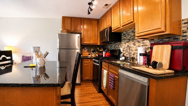 Photo - 1343 W Winona St Unit 2E