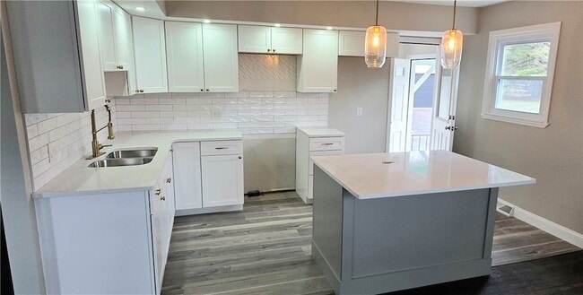 Photo - 914 W 2nd St