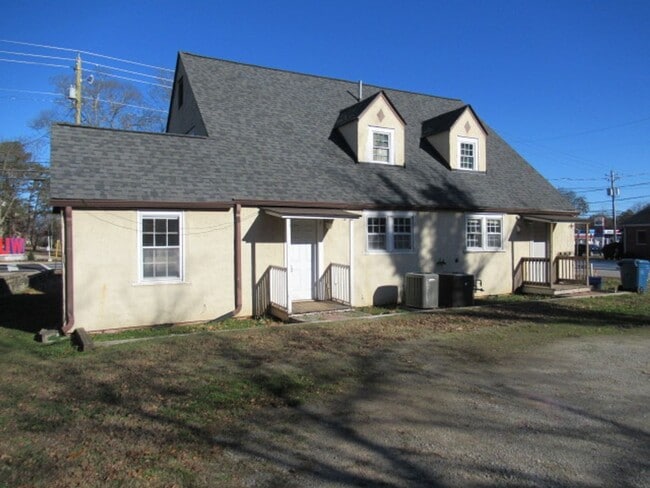 Photo - 1404 Maple St