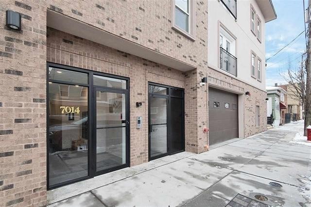 Building Photo - 7014 Jackson St Unit 305