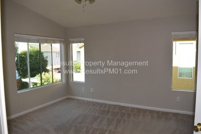 Photo - Lovely 4 Bedroom Home in Great Neighborhood