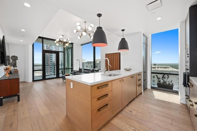 Building Photo - 70 Rainey St Unit 1509