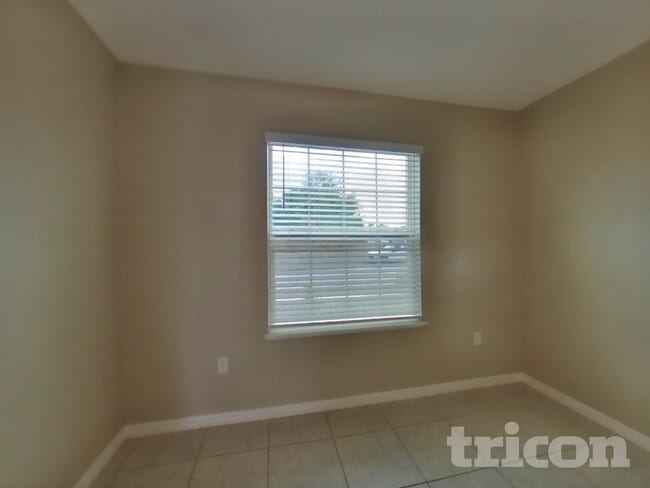 1238 Salisbury Dr