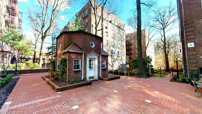 Photo - Hampton Court