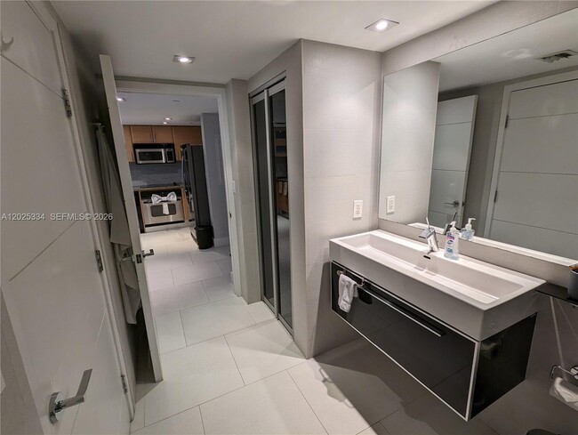 Building Photo - 2101 Brickell Ave Unit 1104