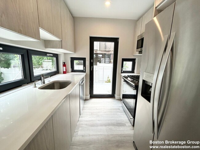 Photo - Beautiful south end 5 bed 3.5 baths.....