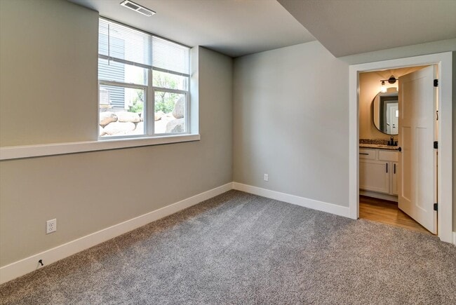 Photo - 2940 Blue Grass Dr