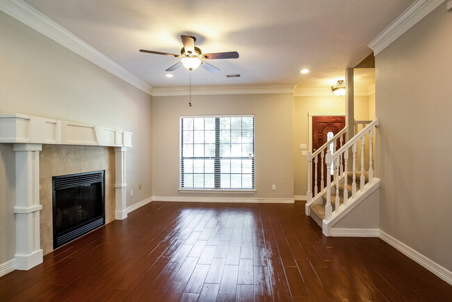 Photo - 612 Spruce Dr