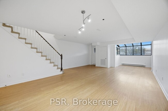 Building Photo - 3314 Yonge St