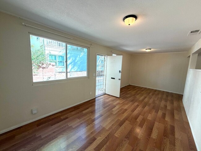 Photo - Biker’s Paradise: Cozy 2BR Duplex Steps from UC Davis & Downtown.
