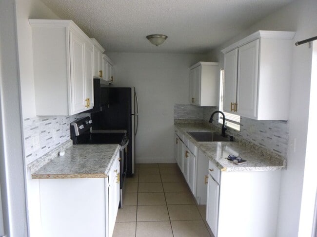 Photo - 572 Santiago Ave