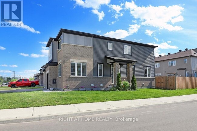 Photo - 900 Serrano St