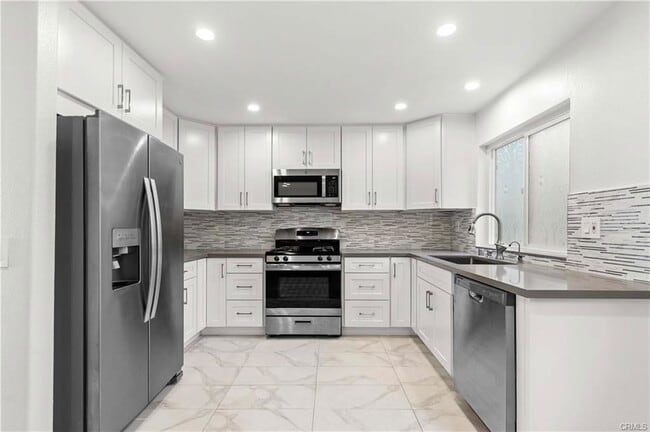 Photo - 552 Hahn Ave