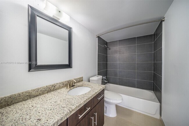 Photo - 9800 W Bay Harbor Dr Unidad 308