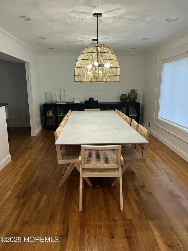 Photo - 1703 Melville St