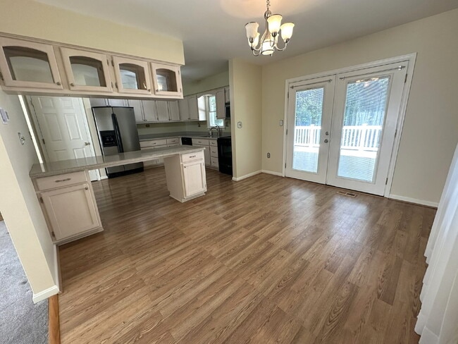 Photo - 3-Bedroom Split Level in Peaceful Wooded Setting