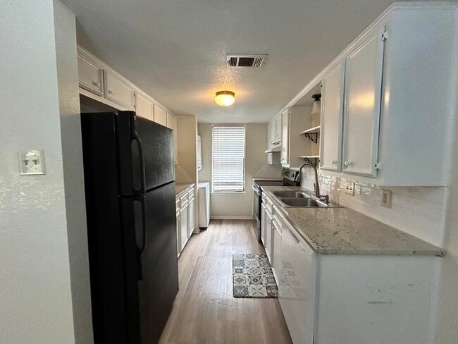 Photo - 8601 Memphis Dr Unidad A8