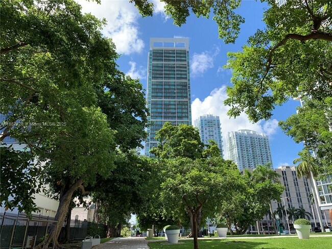 Building Photo - 500 Brickell Ave Unit 2305 Rental