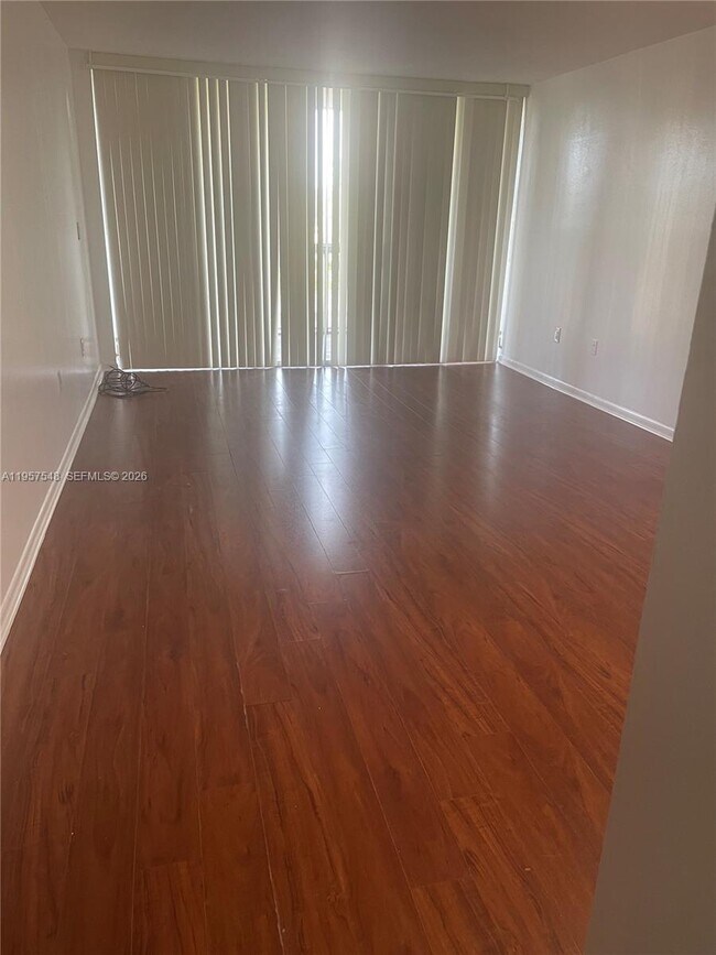 Photo - 10525 SW 112th Ave Unit 315