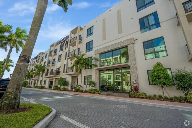 Building Photo - 4740 NW 84th Ct Unit 44 Rental