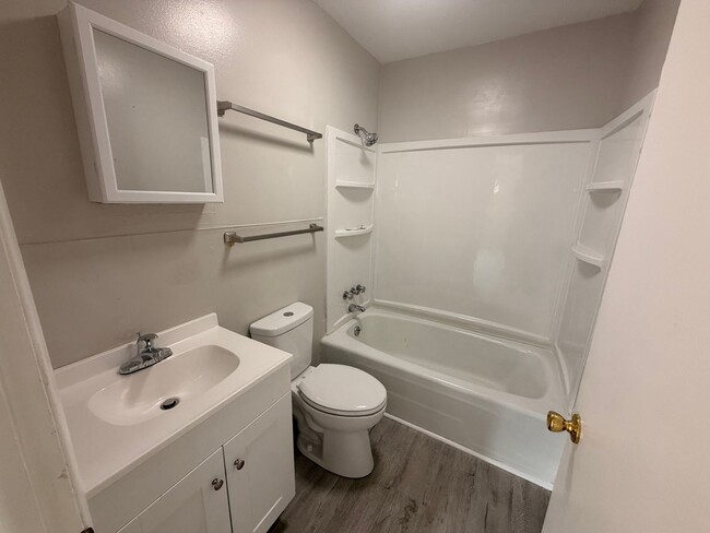 Photo - 812 Douglas Dr Unit B