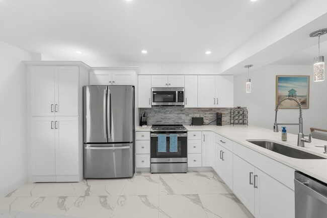 Photo - 6936 Huntington Ln Unit 302