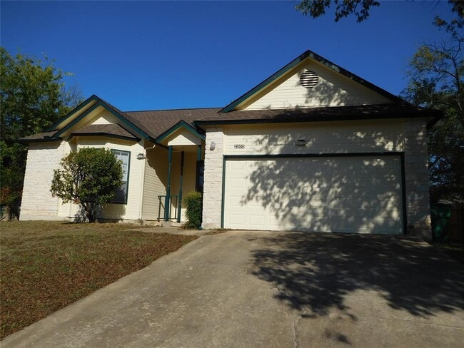 Building Photo - 2202 Quiet Wood Dr