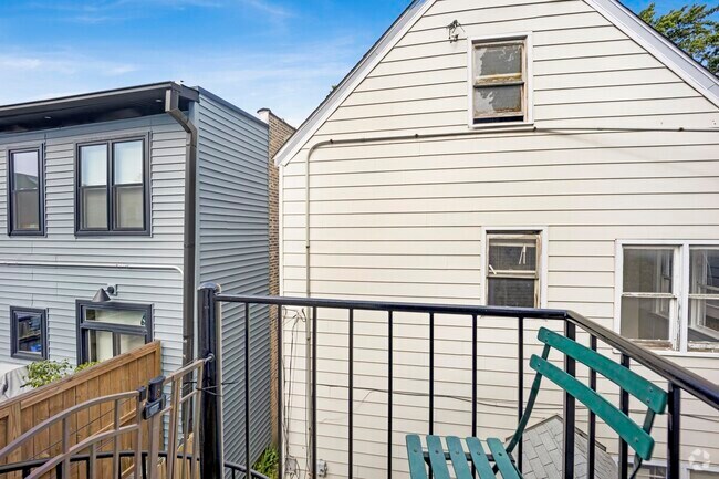 Building Photo - 2919 N Seeley Ave Unit CH2 Rental