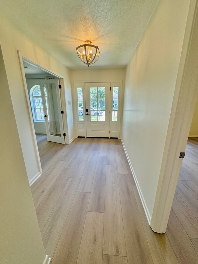 Photo - 5935 Meadow Way