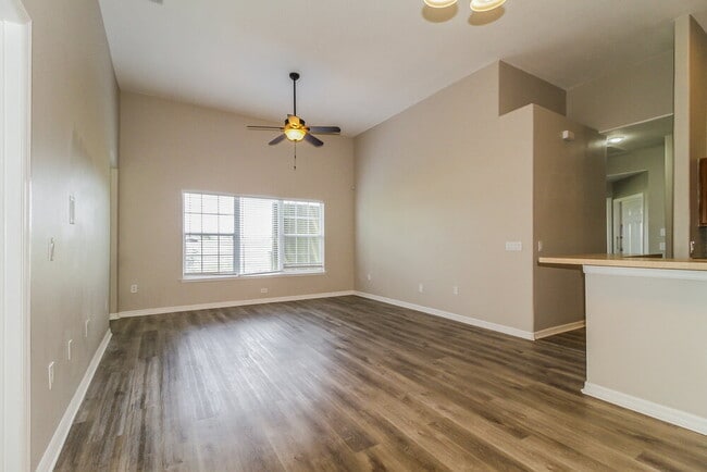 1925 Island Walk Dr
