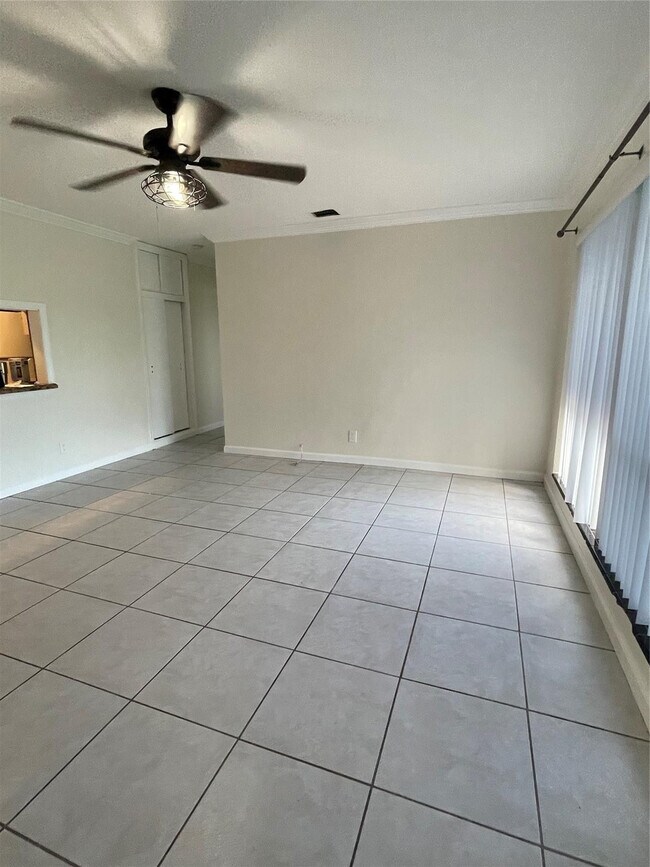 6101 NW 18th St