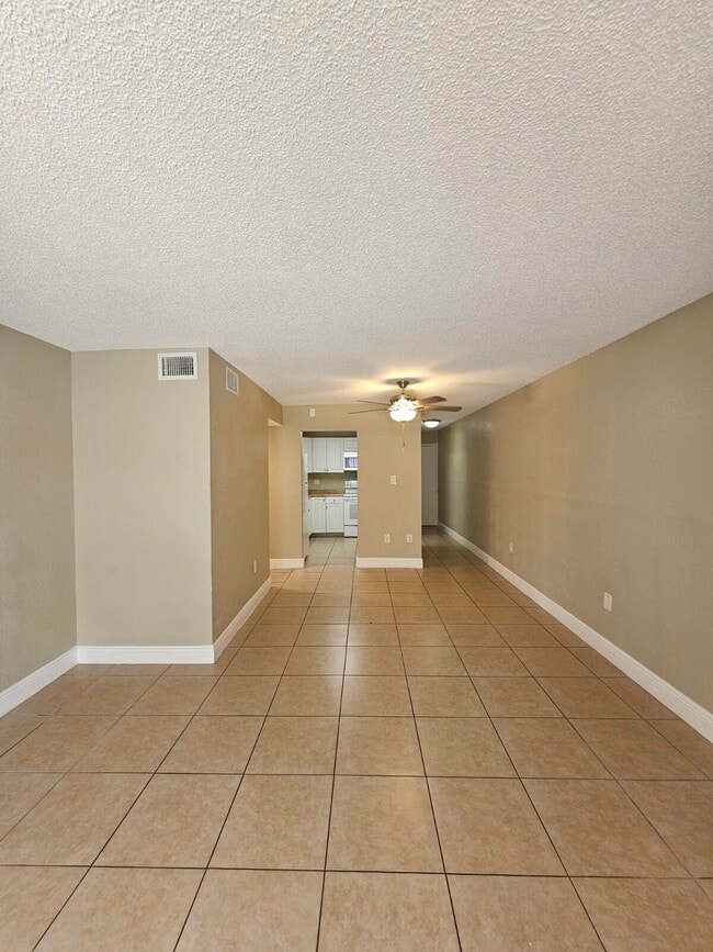 Photo - 4324 NW 9th Ave Unidad 6-1c