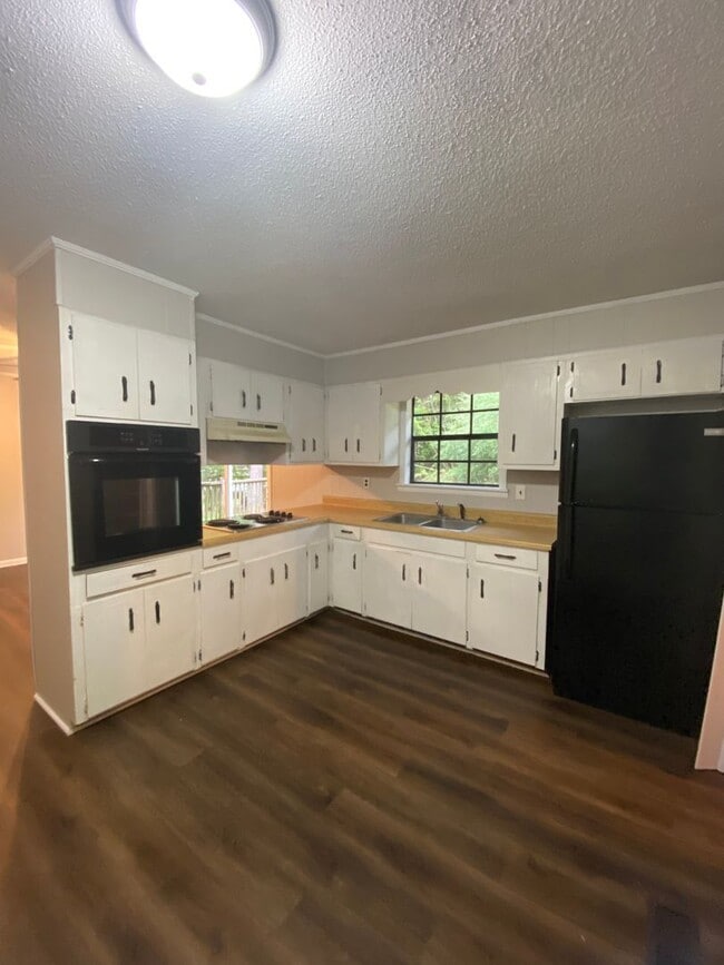 Photo - 904 Carson Ln SW