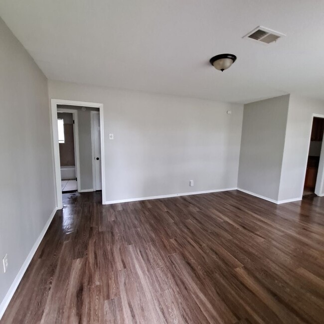 Photo - 264 E Holmes Rd