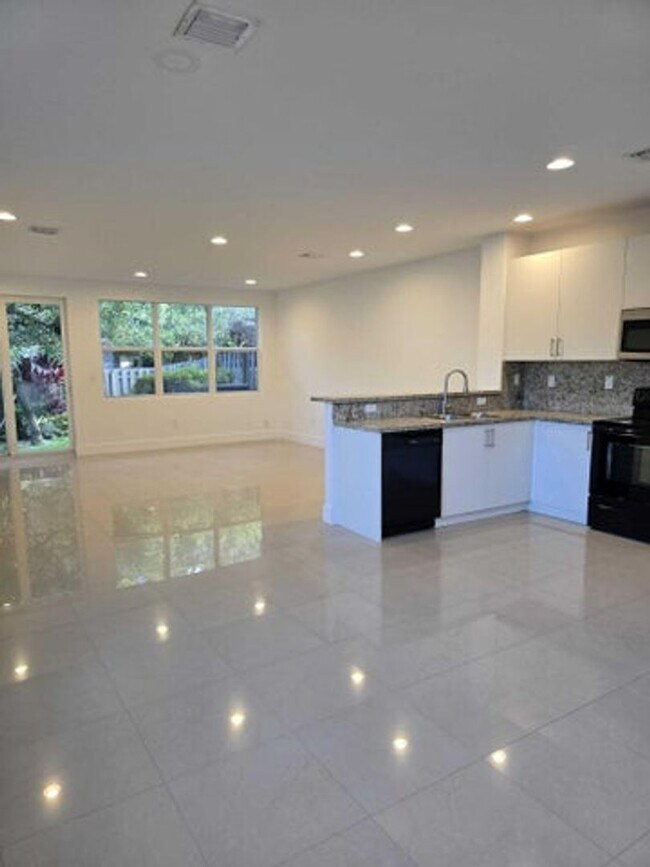 Photo - 408 SW 9th St