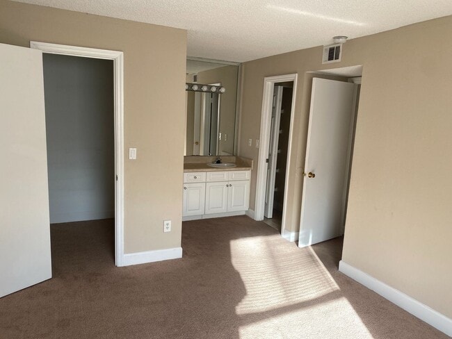 Photo - Venetian Place - 1736 Unidad 1736