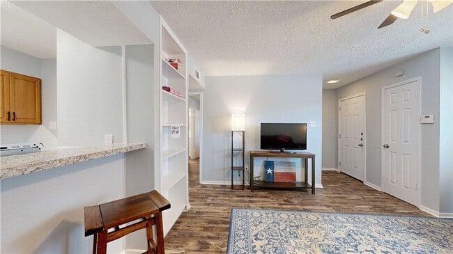 Photo - 1325 Airline Dr