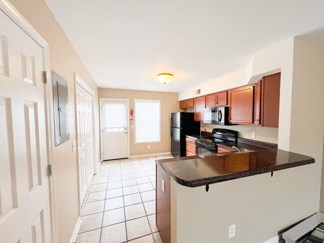 Photo - 2 Bedroom 1.5 Bathroom Townhome!!!