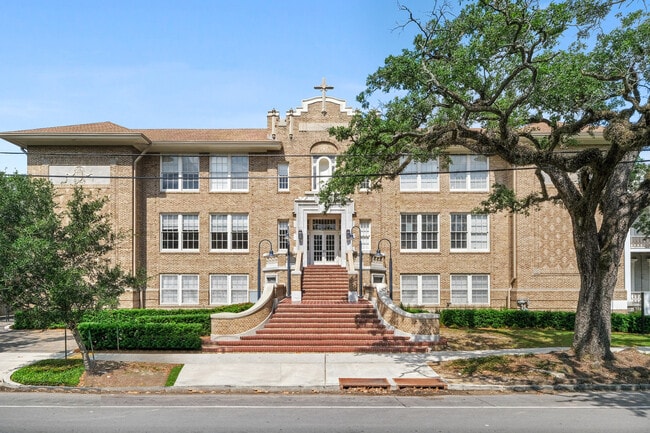 Building Photo - 1215 Louisiana Ave Unit 207 Rental